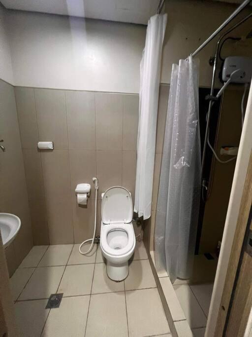 Breeze Residences - 1Br Unit With Balcony -Top Floor Manila Dış mekan fotoğraf