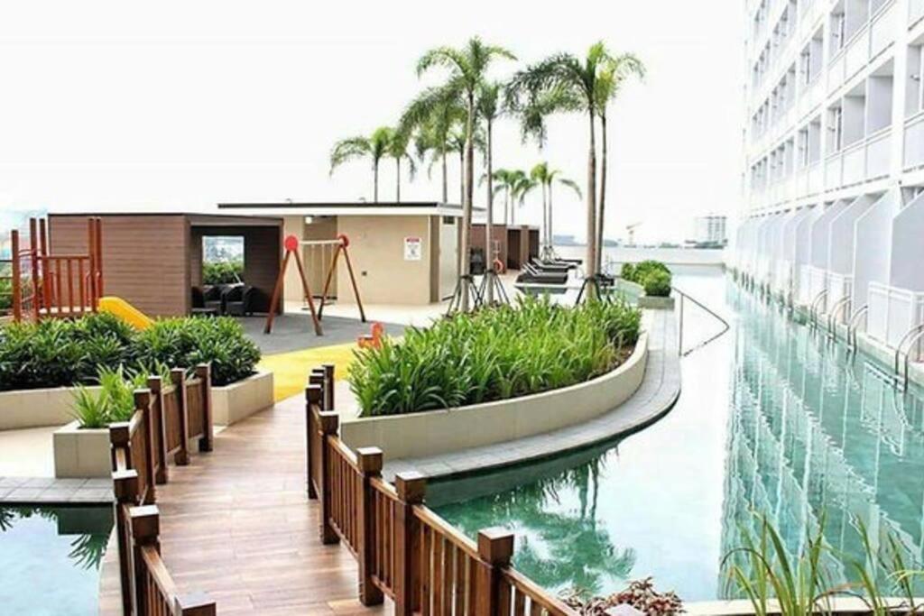 Breeze Residences - 1Br Unit With Balcony -Top Floor Manila Dış mekan fotoğraf